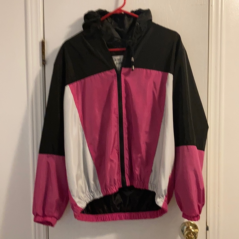 Hooded wind breaker